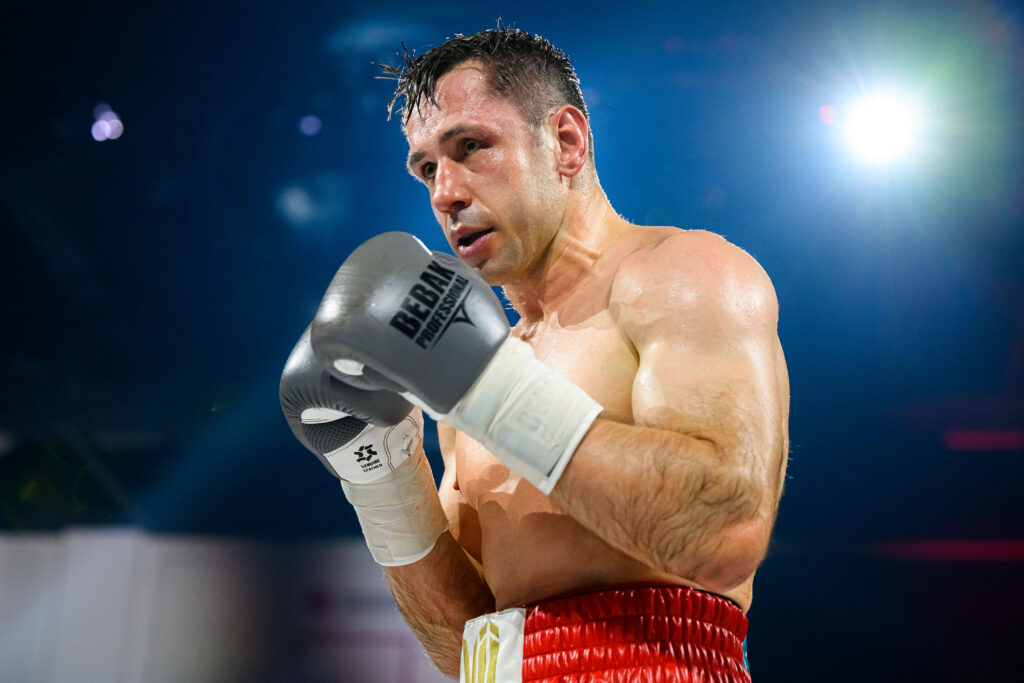 Sturm losses to Granit Stein in his farewell fight